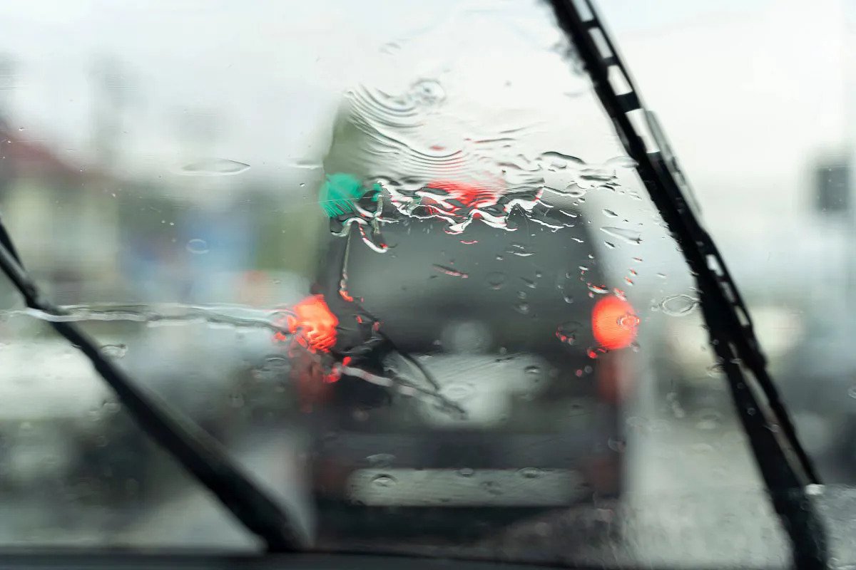 DRIVING IN EXTREME WEATHER: THE IMPACT OF HEATWAVES AND HEAVY RAIN ON ENGINE FLUIDS