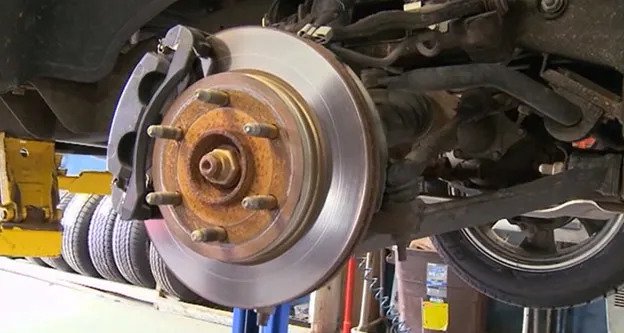 BRAKE FLUID BASICS: EVERYTHING YOU NEED TO KNOW ABOUT CHECKING CAR BRAKE FLUID